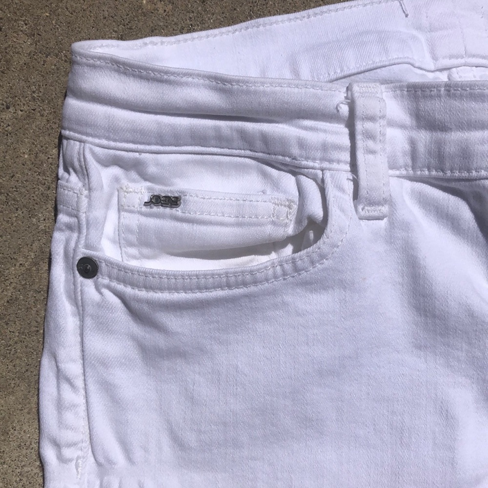 Joe’s Jeans 24” White Kicker Cropped - Picture 2 of 8